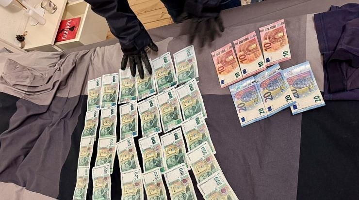 1000 лв. в джоба и над 100 000 лв. в дома: Разкрития за корупционна схема след ареста на митнически инспектор