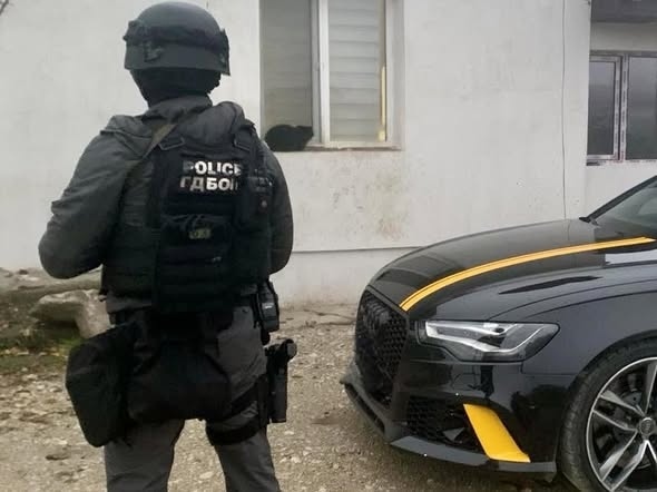 При спецакция във Враца и Монтана: ГДБОП разби престъпна група за разпространение на вейп с канабис, четирима със задържани