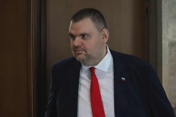 Делян Пеевски: Парите от авиоотряда ще отидат за хеликоптери за гасене