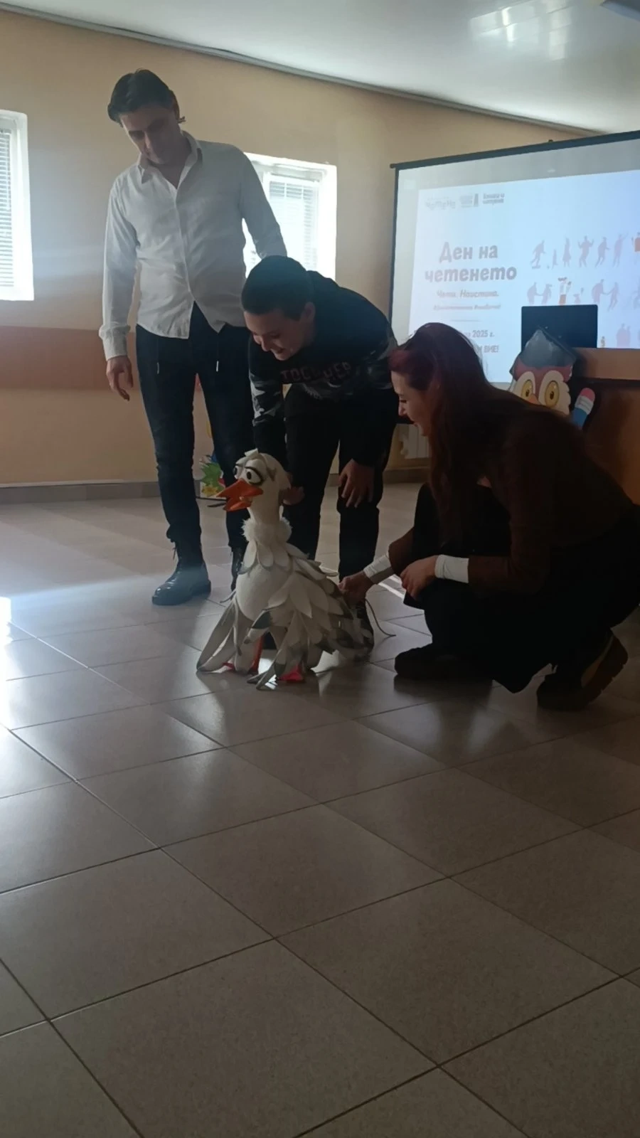 В Деня на християнското семейство и Деня на четенето Врачанският драматично-куклен театър гостува на СУ „Васил Кънчов“ – Враца