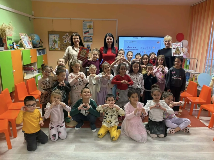 Приказни срещи в ДГ „Знаме на мира“ за Деня на четенет