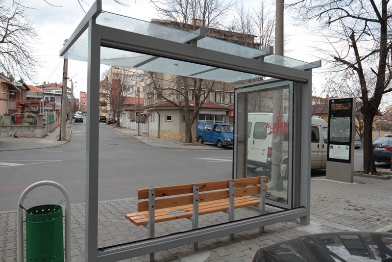 Арестуваха мъж, сбил се с друг на автобусна спирка