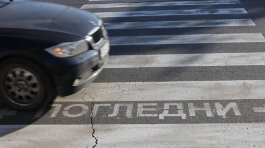 „Пасат“ помете жена на пешеходна пътека в Монтана