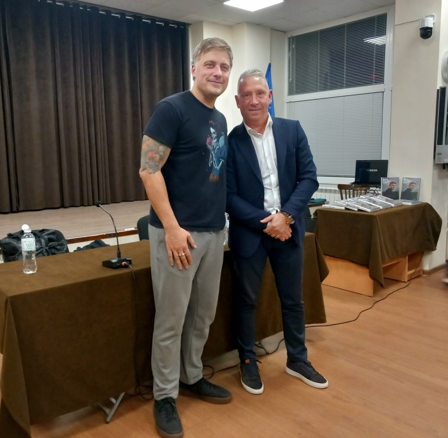 Владимир Карамазов представи книгата си „Мина половин живот“