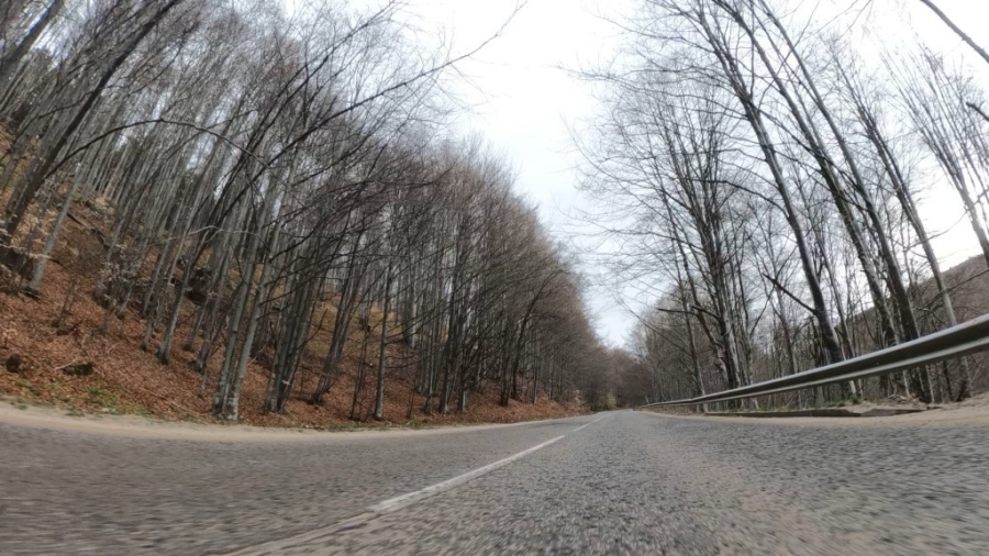 Шофьорите да тръгват с автомобили, готови за зимни условия. Във високопланинските райони на Западна България е възможно дъждът да премине в сняг