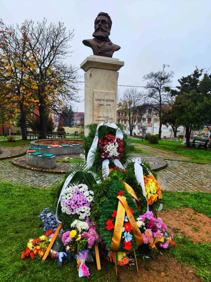 В Белоградчик откриха паметник на Христо Ботев
