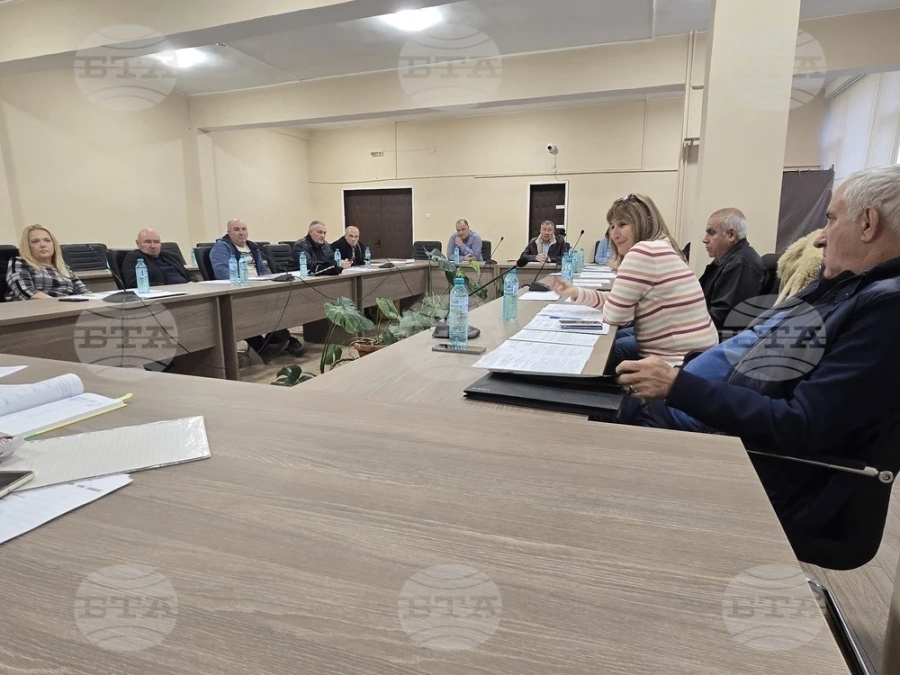 Три имота за жилищни нужди в селата Караш и Камено поле ще бъдат продадени, реши Общинският съвет в Роман