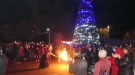 На Андреевден с началото на зимните празници грейнаха светлините на коледната елха в Дреновец