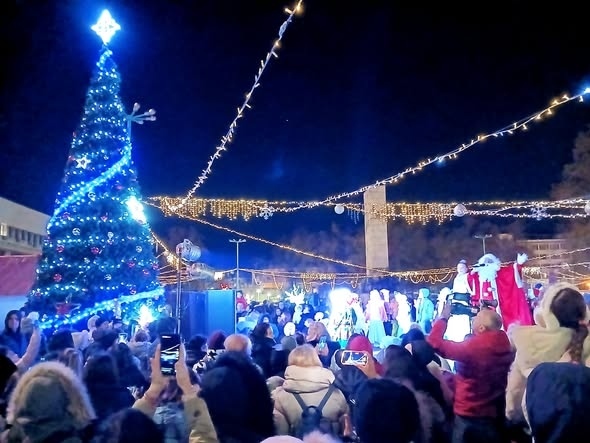 Запалиха светлините на Коледната елха във Видин 