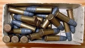 Иззеха бойни патрони и дрога от две къщи в Расово