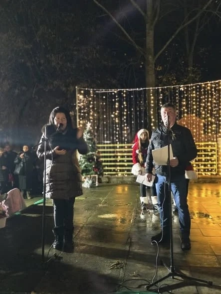 Светна коледната елха в Бутан