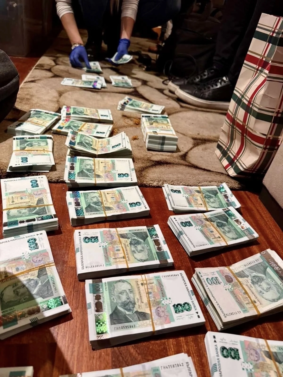 ГДБОП и ДАНС проведоха специализирана операция срещу престъпна група за данъчни измами, ощетила бюджета с над 26 милиона лева