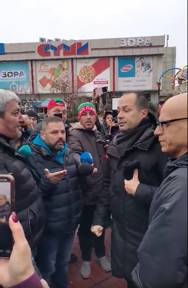 Протестиращи към Каменов: Нищо лично Кмете! (Видео)