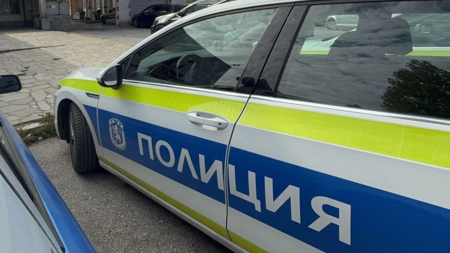 Мъж подкара автомобила си без книжка