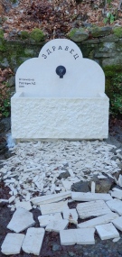 Нова чешма краси пътя към Ком