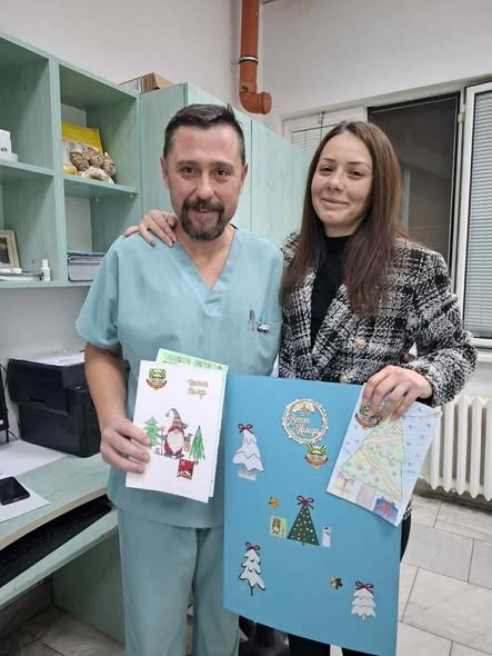 Ученици от СУ „Христо Ботев“ – Враца с празничен жест към пациенти и медици в КОЦ – Враца