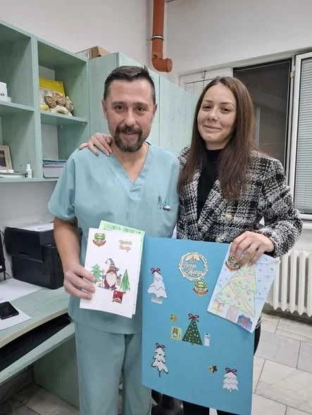 Ученици от СУ „Христо Ботев“ – Враца с празничен жест към пациенти и медици в КОЦ – Враца