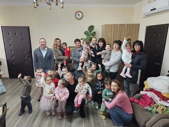 Малчуганите от Детска ясла - Берковица с празничен поздрав към Кмета