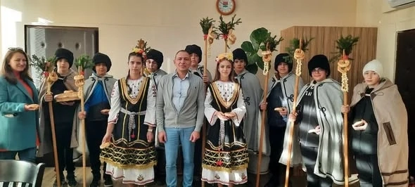 Коледарска благословия в кабинета на кмета на Берковица