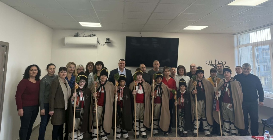 Коледари гостуваха в Община Оряхово