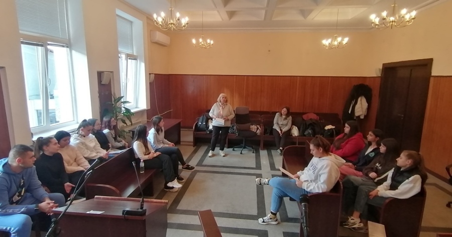 Окръжен съд - Враца проведе Ден на отворените врати, в който врачански ученици дебатираха по наказателен казус