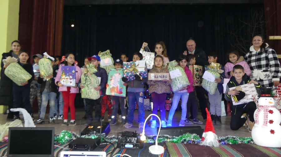 “Операция: Плюшено мече 2025” зарадва деца  в община Ружинци