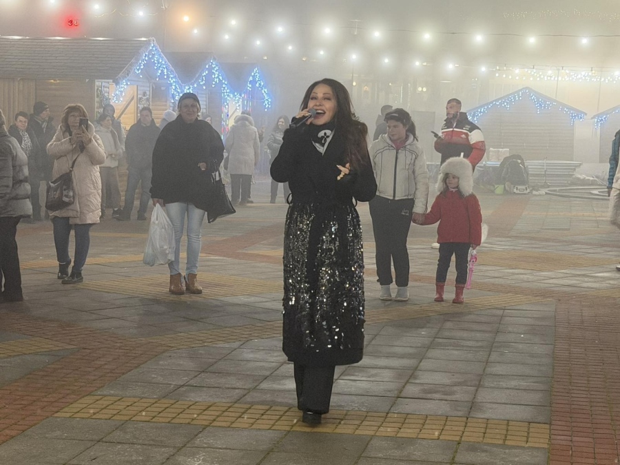 Коледният базар в Белоградчик още по-вълшебен с присъствието на обичаната певица Рени