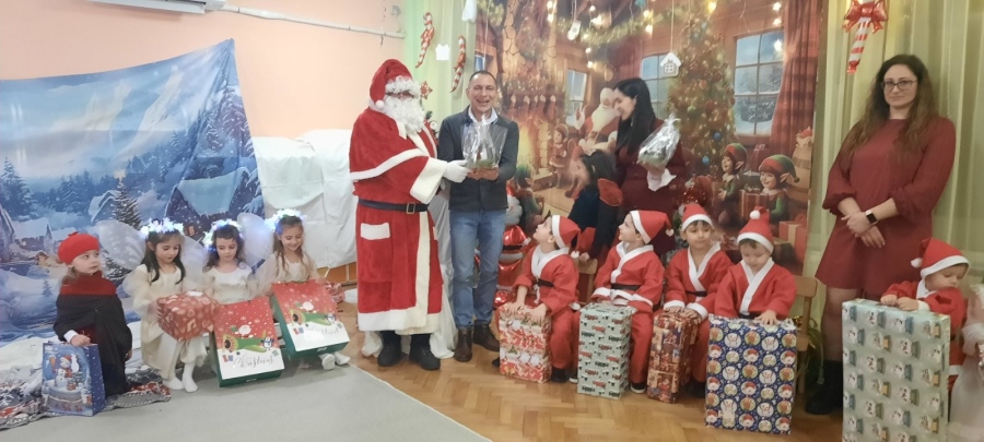 Коледа оживя през детските очи в Бързия