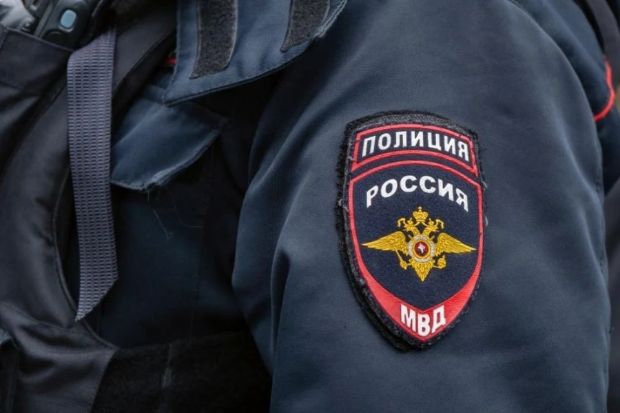 Трима души, сред които двама полицаи, са убити при взрив в Москва