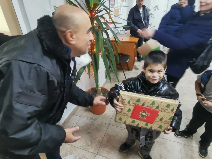 2665 деца и самотни възрастни хора посрещат Коледа с храна и подаръци, благодарение на „Кауза Северозапад“