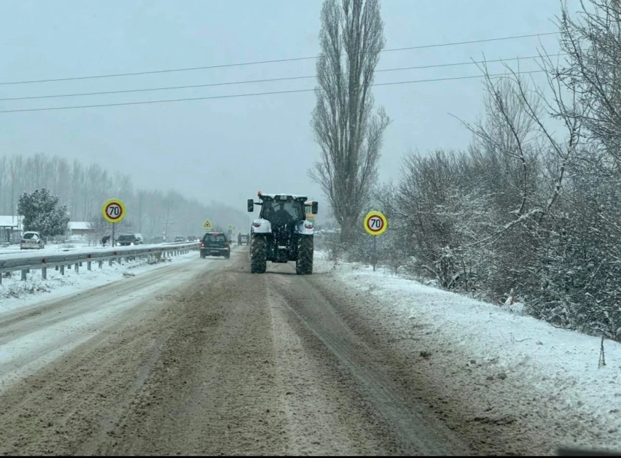 Във връзка с усложнената зимна обстановка в област Враца, областният управител Николай Николов следи непрекъснато ситуацията