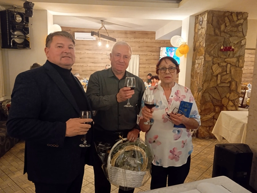 Диамантени и златни сватби в Чипровци