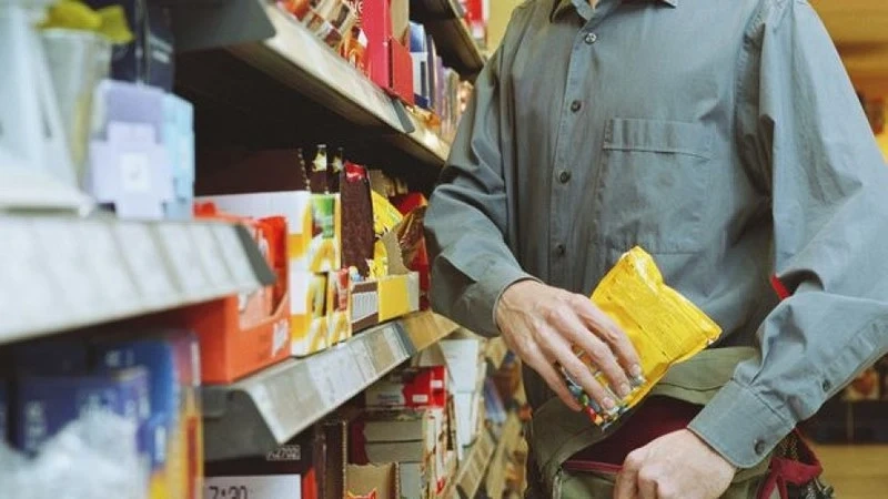 Хванаха 22 годишен опитал да открадни хранителни продукти за над 1500 лева