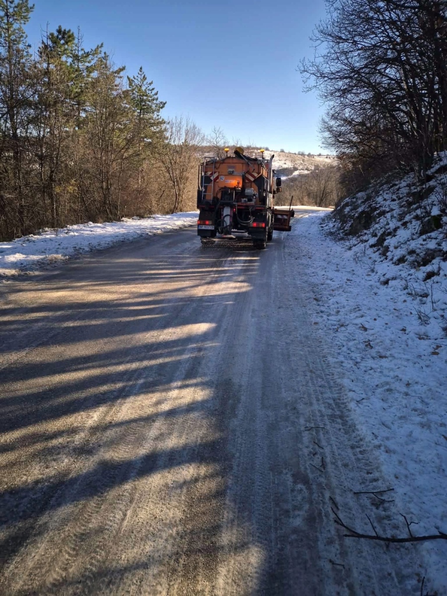 Всички пътища от общинската пътна мрежа и градските улици в Мездра са проходими при зимни условия