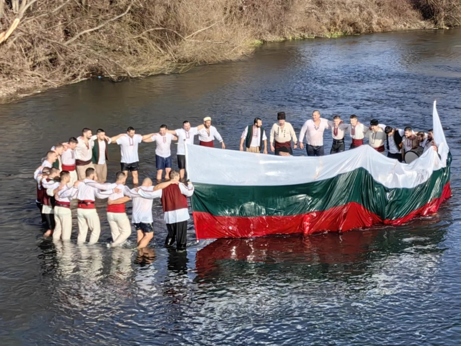 Мъжко хоро ще се извие на Йордановден в река Огоста