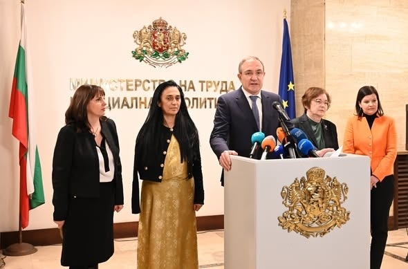 Правителството отпуска над 40 млн. евро за наемане на трайно безработни и хора от други уязвими групи