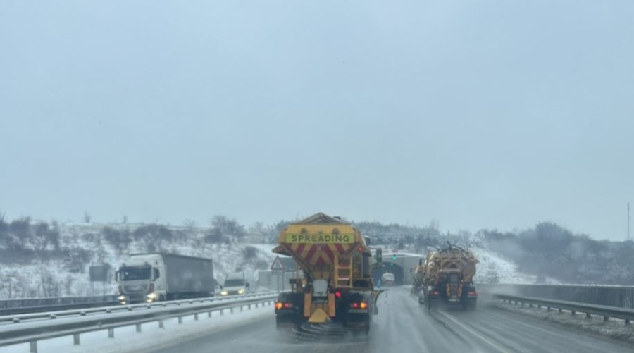 489 машини обработват републиканските пътища, трасетата се третират против заледяване