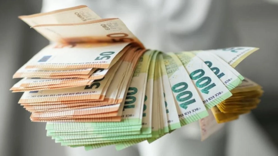 Откриха фалшива банкнота от 500 евро в заведение за бързо хранене, спечелена била в казино