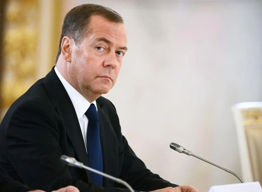 Медведев предупреди: Гренландия може да избере Русия, ако Тръмп се забави