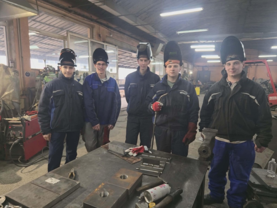 Талантливи ученици от ПТГ „Н. Й. Вапцаров“ участваха в национално състезание