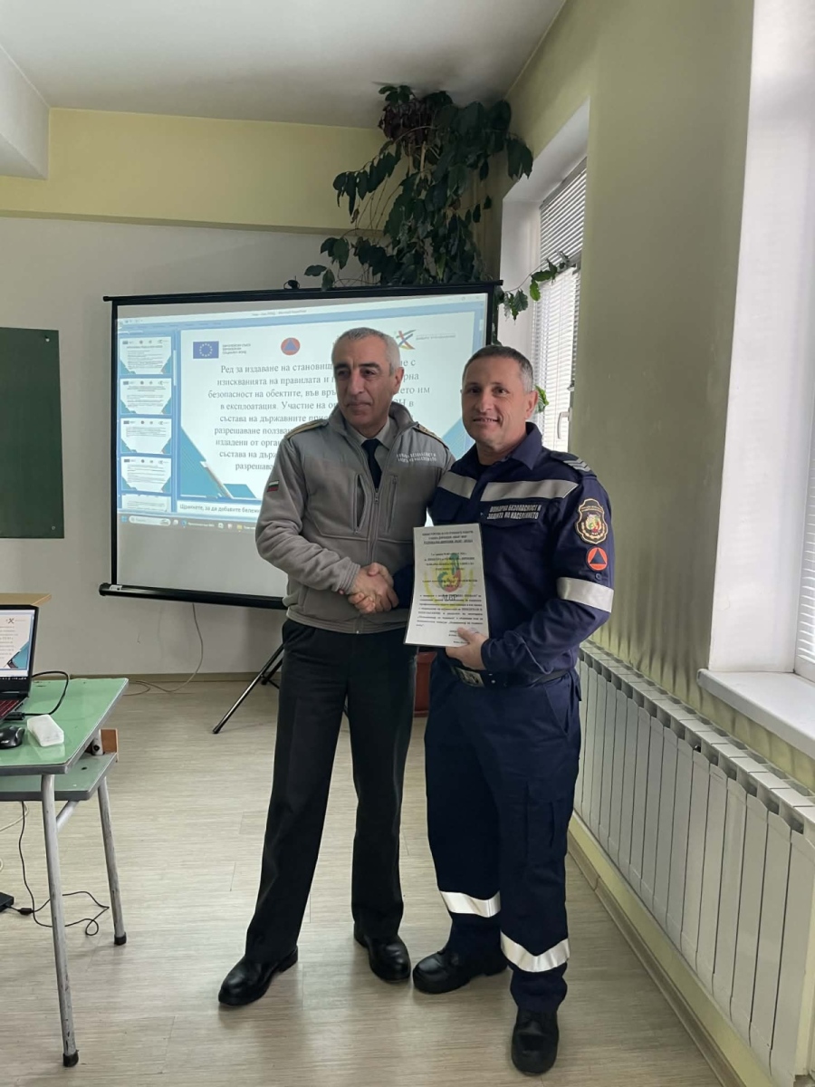 Наградиха „Пожарникар на годината“ за 2025 г. на областно ниво