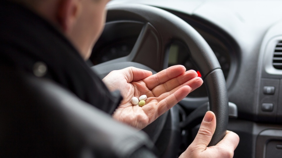 Пипнаха шофьор без книжка и след употреба на метамфетамин във Врачанско