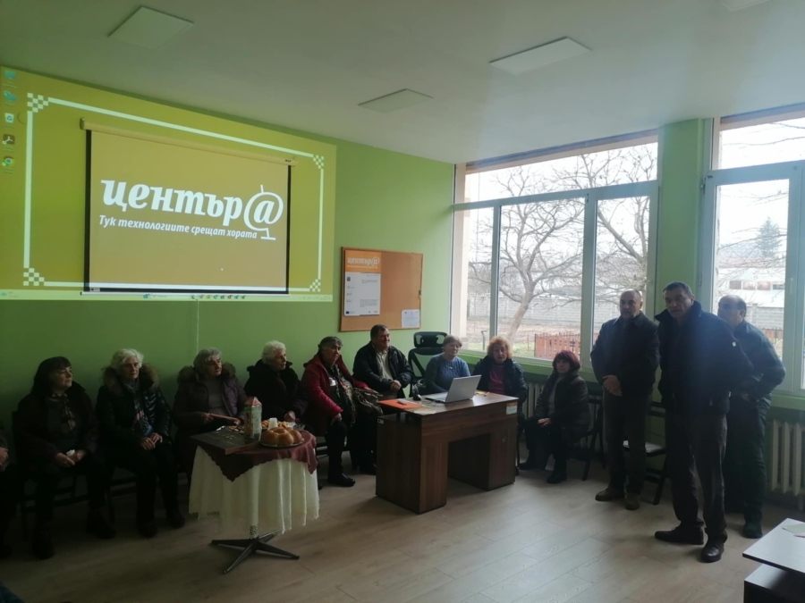 Учат бабите и дядовците на Криводол да работят с компютри