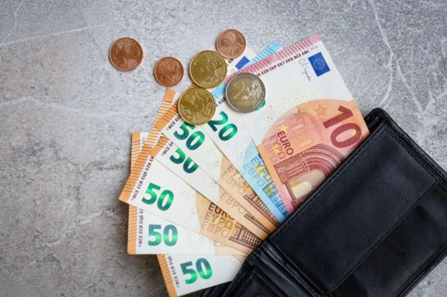 Минималната работна заплата в ЕС: От 620 € в България до 2 704 € в Люксембург