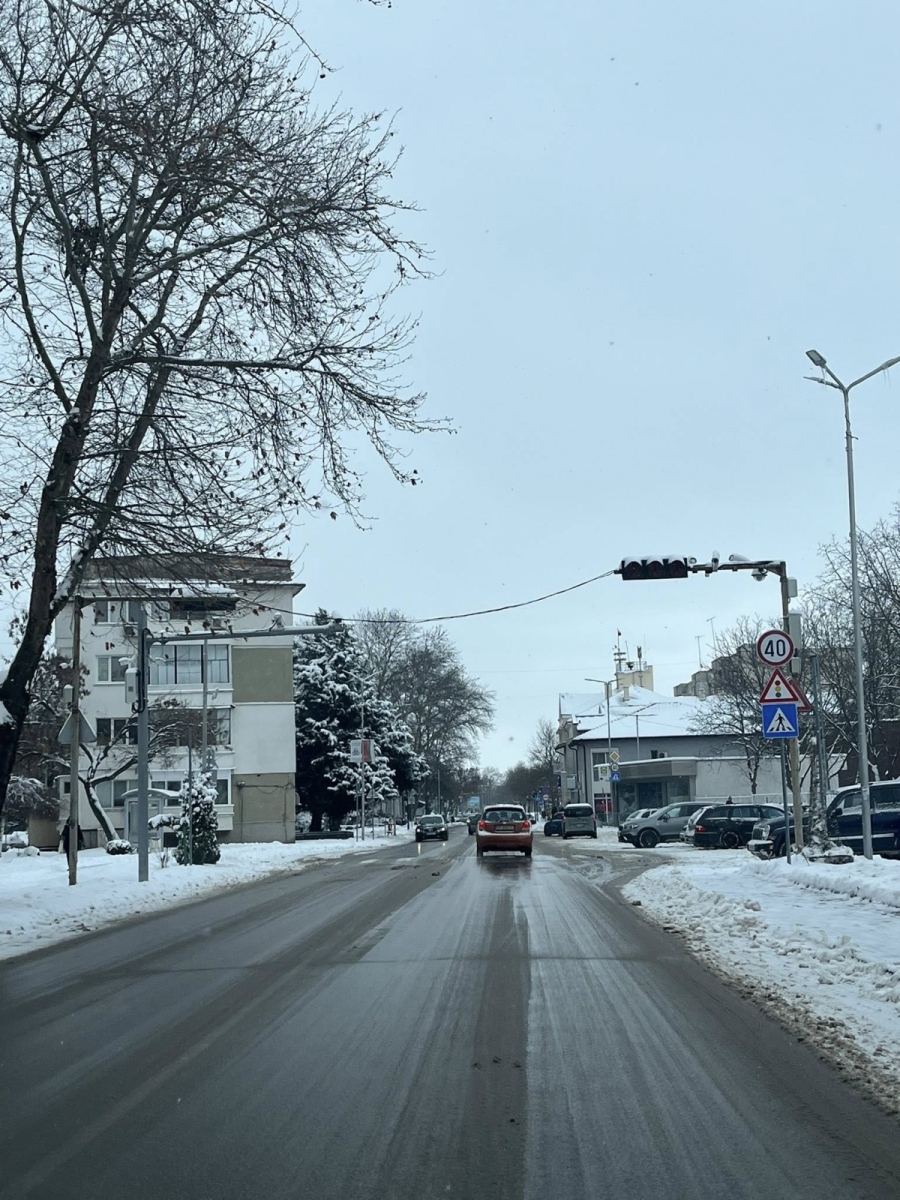 Продължават дейностите по снегопочистването в община Козлодуй