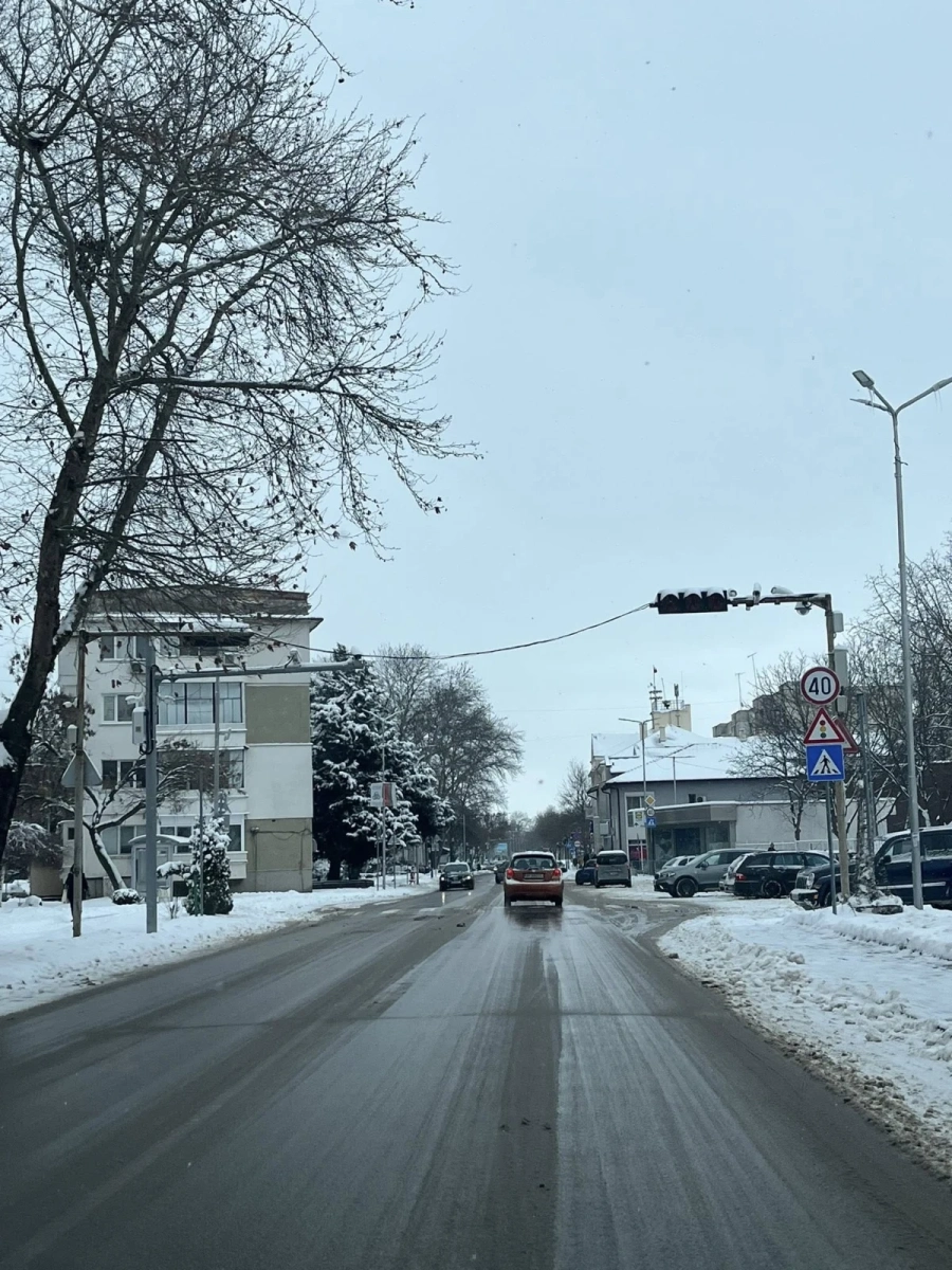 Продължават дейностите по снегопочистването в община Козлодуй