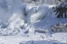 Обвит в ледена броня: Ниагарският водопад замръзна частично 
