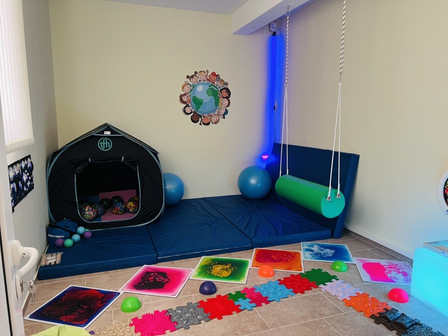 500 нови ресурсни кабинети в детски градини и училища са оборудвани по проекти на МОН