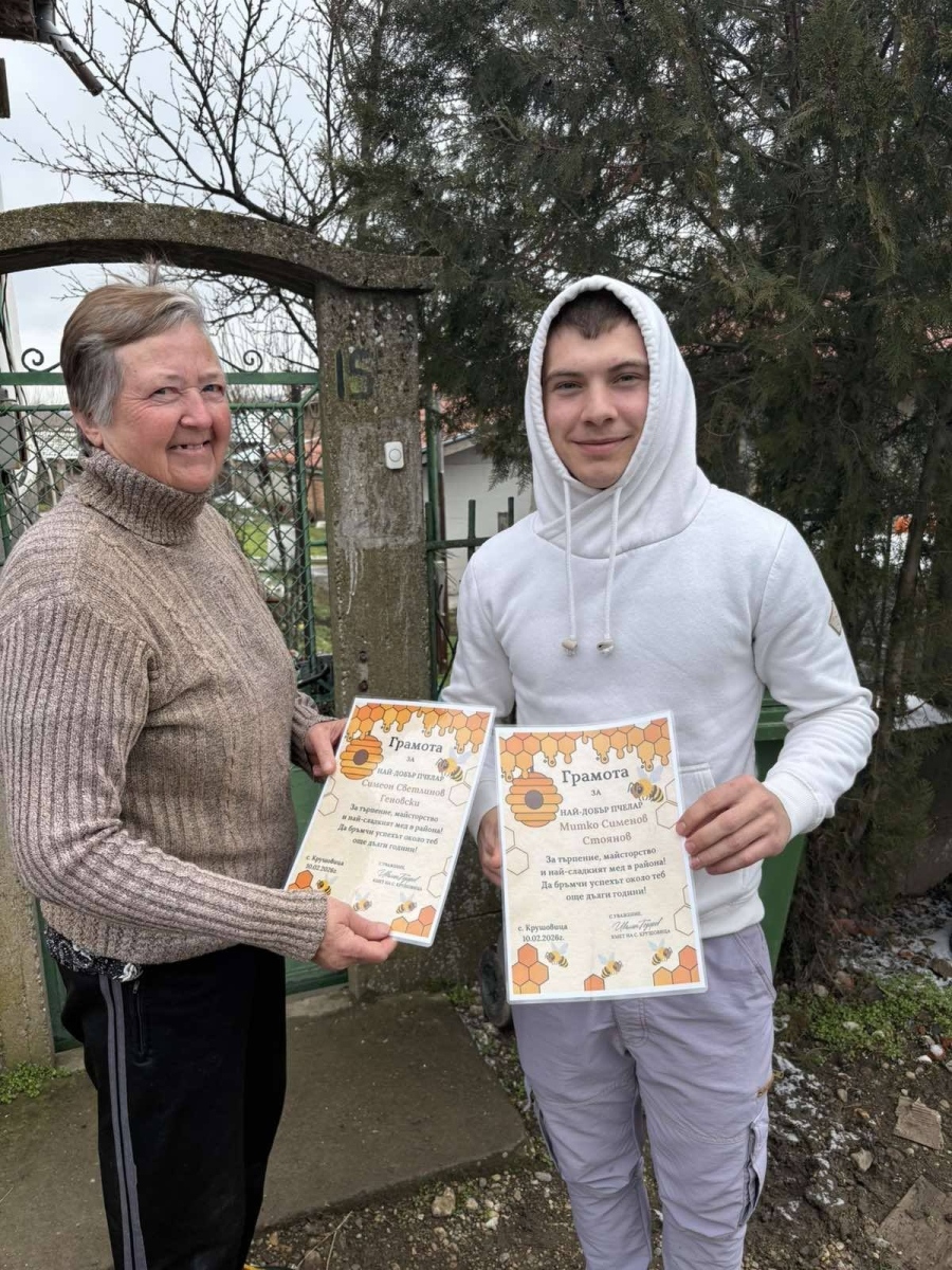 В Крушовица отличиха местни пчелари