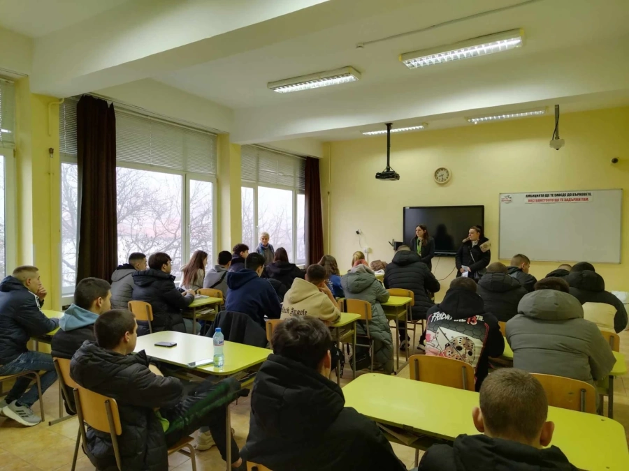 Специалисти от Дирекция „Бюро по труда“ – Враца проведоха среща с ученици от Спортно училище „Св. Климент Охридски“